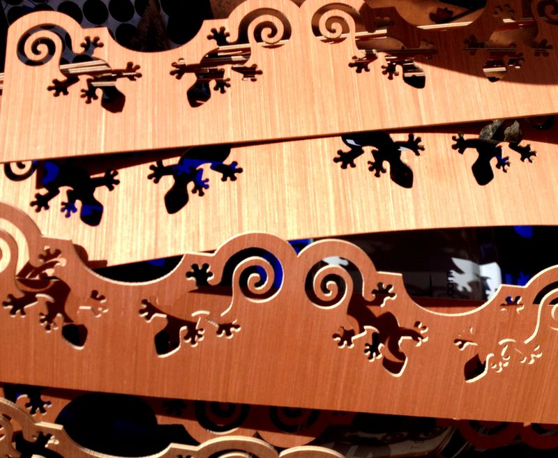 Lambrequin motif salamandre en bois