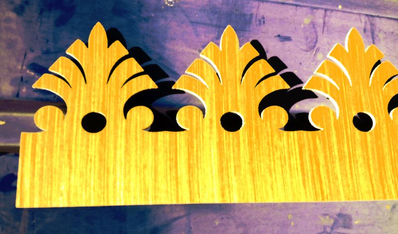 Frise décorative en bois pour la Réunion